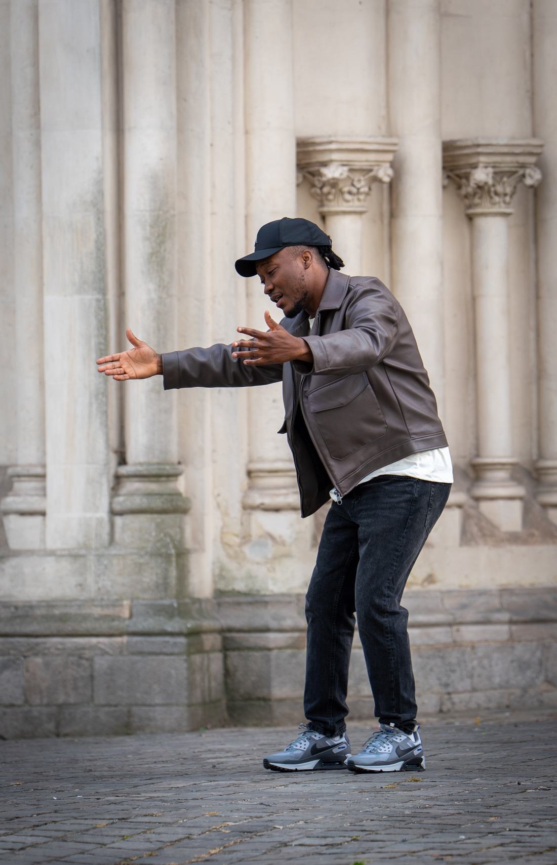 Mesly NIATIS en pleine expression artistique